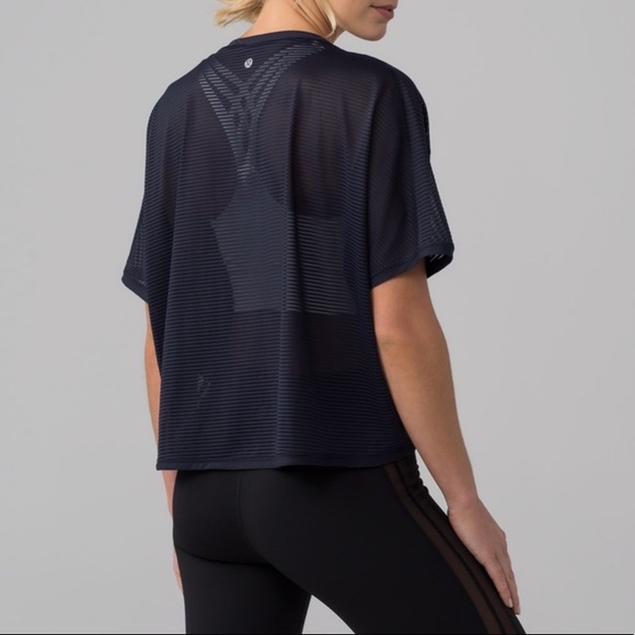 lululemon athletica Tops - Lululemon Lean In Short Sleeve
Midnight Navy size 6